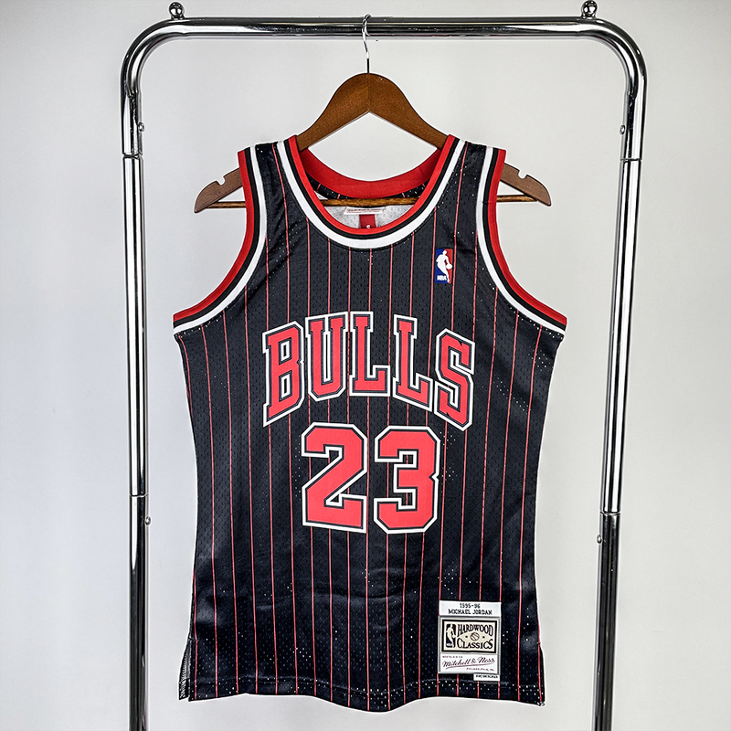 Regata Mitchell & Ness Chicago Bulls 1995-1996 Preta